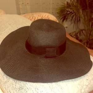 BLACK FLOPPY HAT